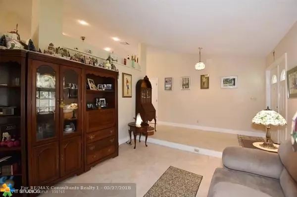 Plantation, FL 33324,700 Bluebird Ln