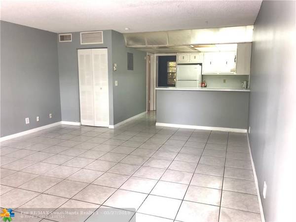 8604 NW 35th St  #202, Coral Springs, FL 33065