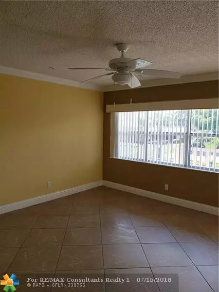 Sunrise, FL 33322,9101 Sunrise Lakes Blvd  #209