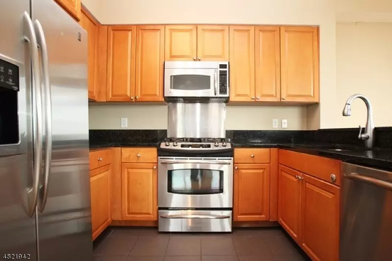 1 SPRING ST UNIT 1702 #1702, New Brunswick City, NJ 08901