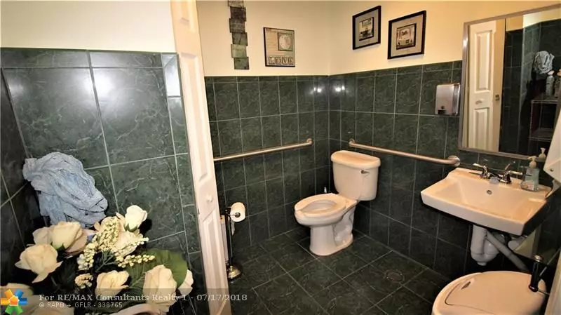 111 N PINE ISLAND RD, Plantation, FL 33324