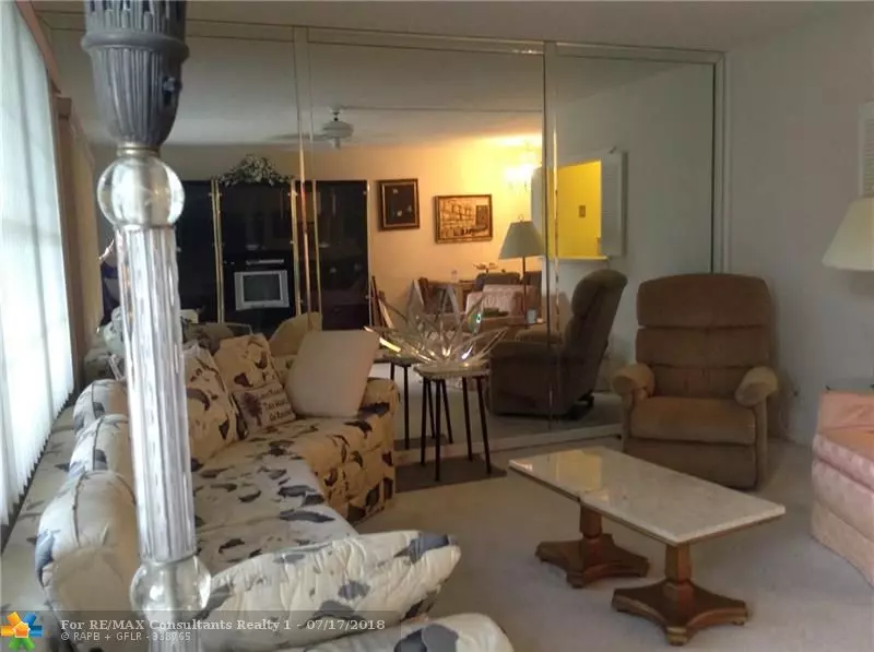 Deerfield Beach, FL 33442,2112 Cambridge E #2112