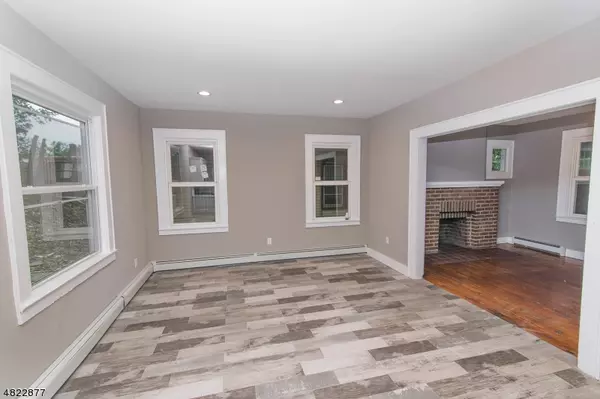 27-29 PINE GROVE TER, Newark City, NJ 07106
