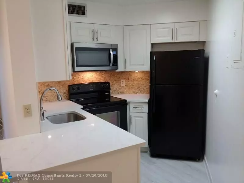 213 Lake Pointe Dr  #211, Oakland Park, FL 33309