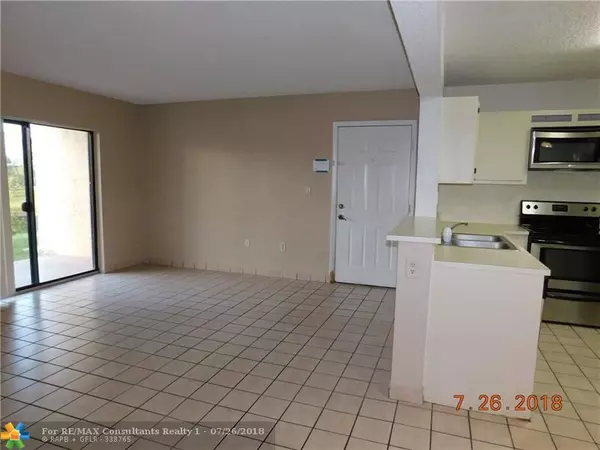 Pembroke Pines, FL 33025,450 Palm Cir  #107