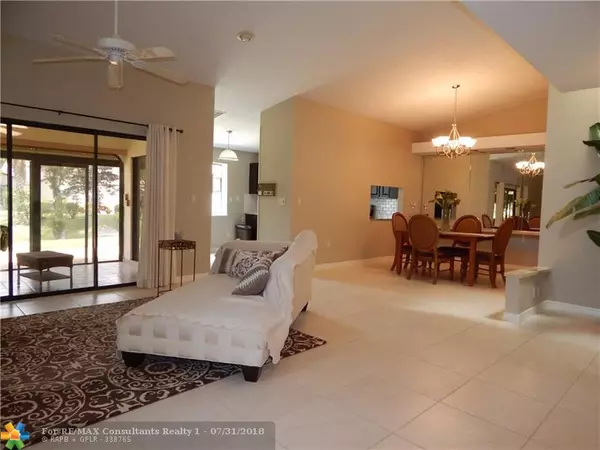 Deerfield Beach, FL 33442,619 E Emerald Way  #619