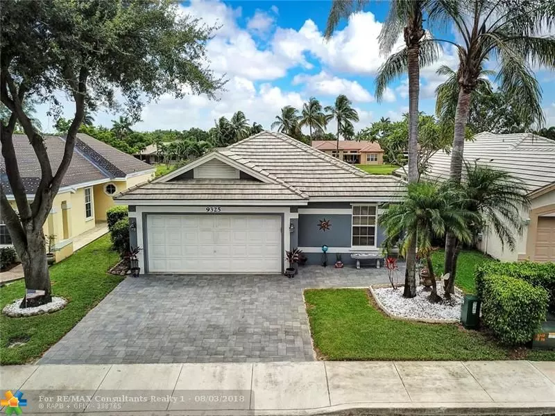 9325 Arborwood Cir, Davie, FL 33328