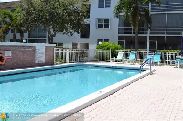 Lauderdale By The Sea, FL 33062,1501 S Ocean Blvd  #323