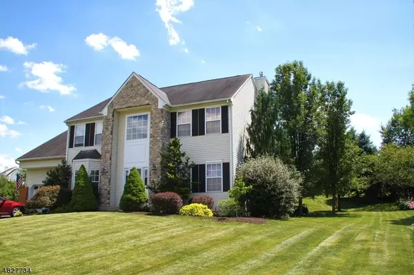 8 SPRING MEADOW, Oxford Twp., NJ 07863