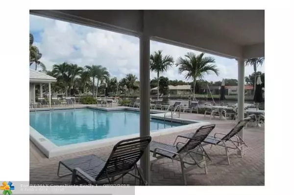 Pompano Beach, FL 33060,140 Cypress Club Dr  #407