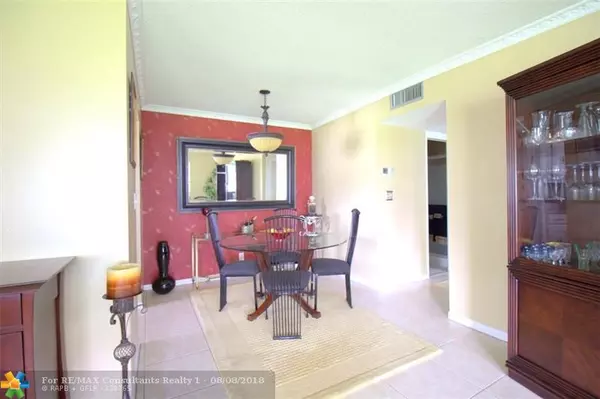 Delray Beach, FL 33445,210 High Point Ct  #D