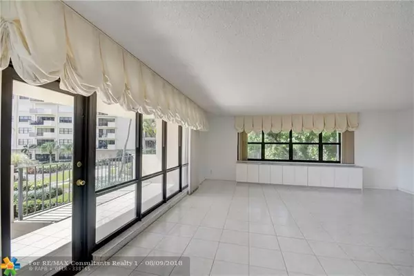 Lauderdale By The Sea, FL 33308,5100 N Ocean Blvd  #319