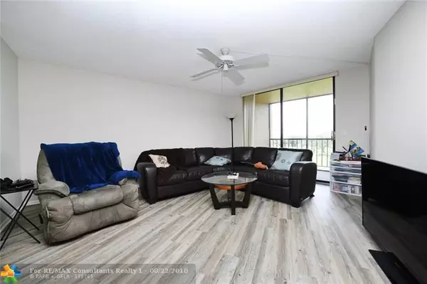 Hollywood, FL 33021,3900 N Hills Dr  #412