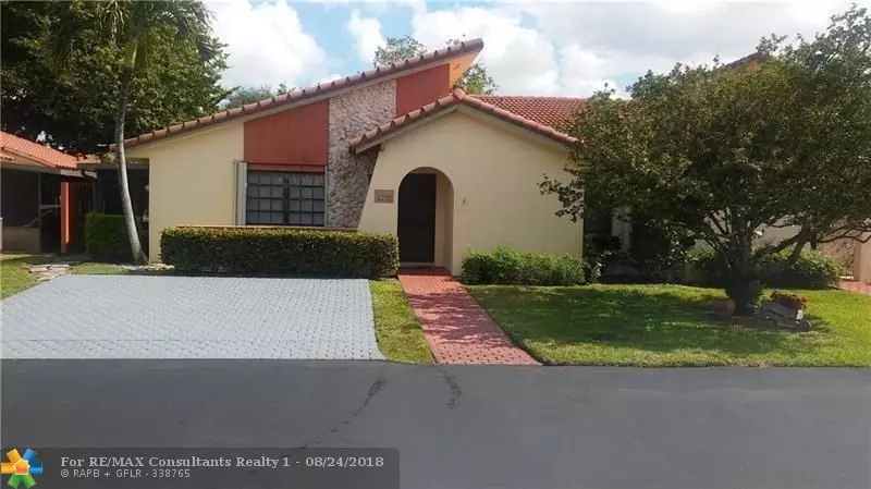 Davie, FL 33324,2220 Malaga Ct  #2220