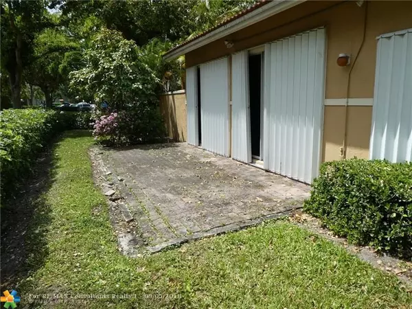 Pompano Beach, FL 33069,4114 Carriage Dr  #5N