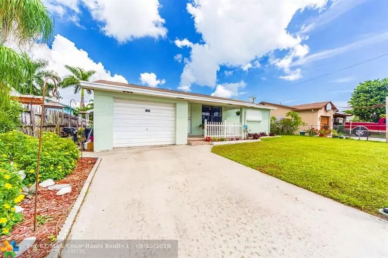 1607 Siesta St, Lantana, FL 33462