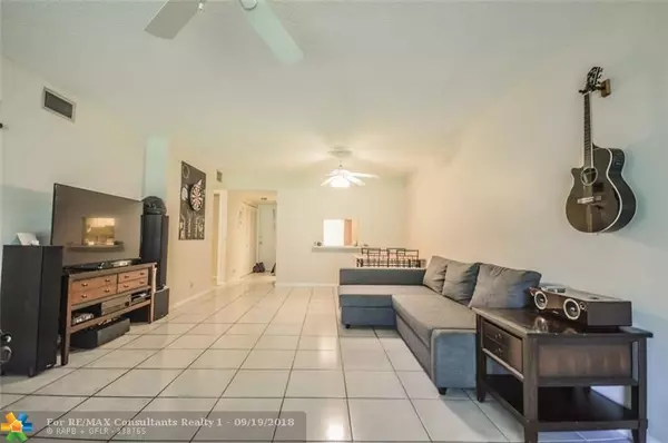 Deerfield Beach, FL 33441,265 SE 10th St  #5C