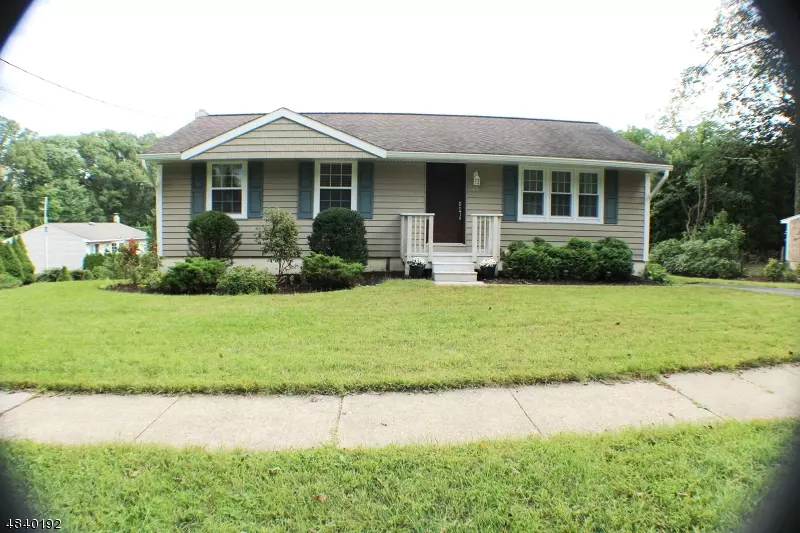 15 DELAWARE AVE, Stanhope Boro, NJ 07874