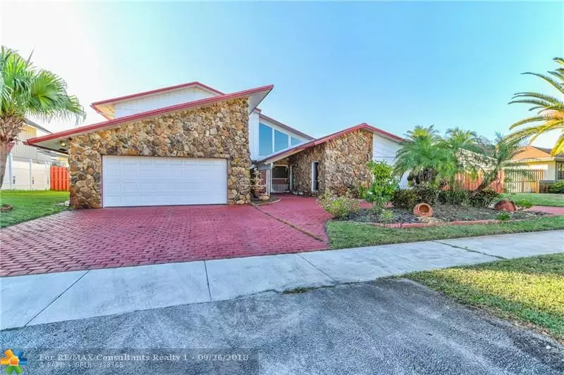 721 Bluebird Ln, Plantation, FL 33324