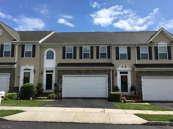 10 WASHINGTON SQUARE CIR, Washington Boro, NJ 07882