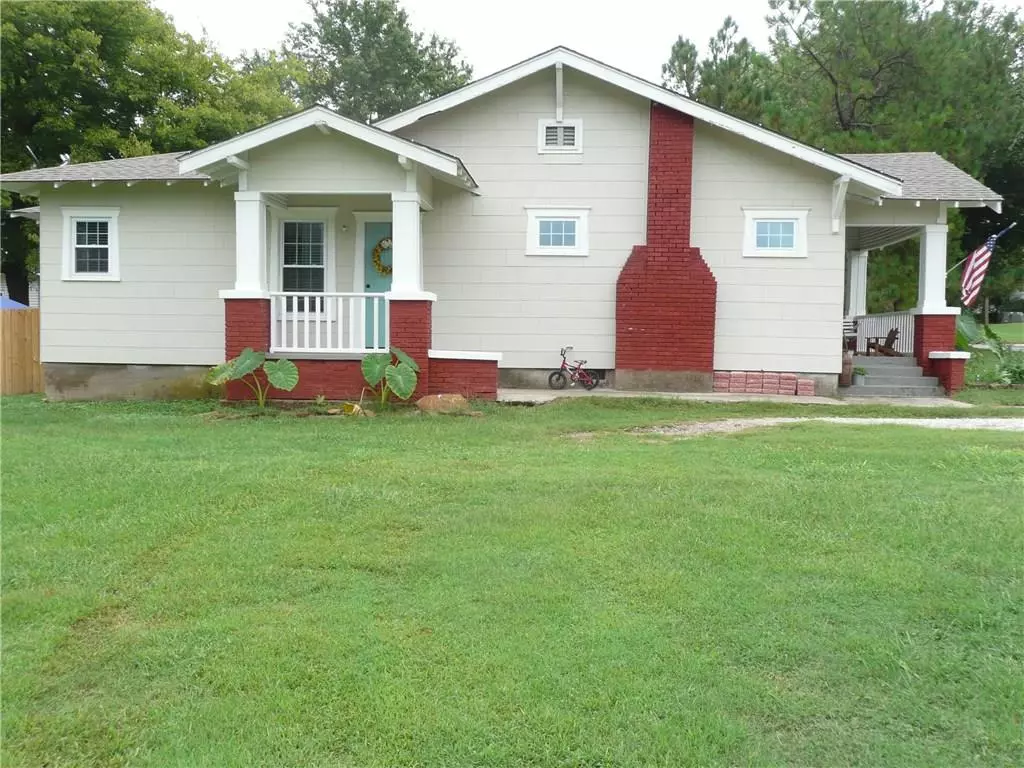 Holdenville, OK 74848,112 E 11th Street