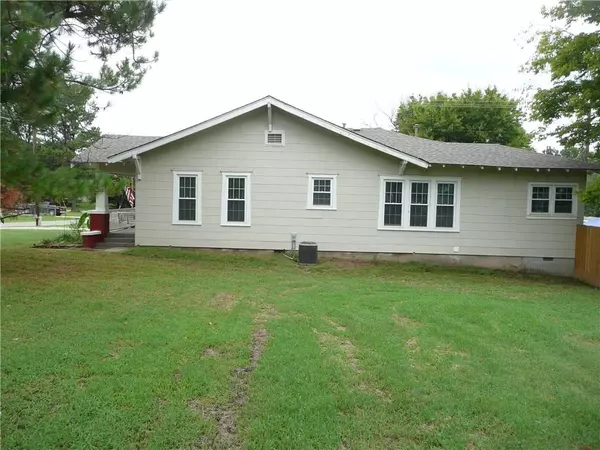 Holdenville, OK 74848,112 E 11th Street