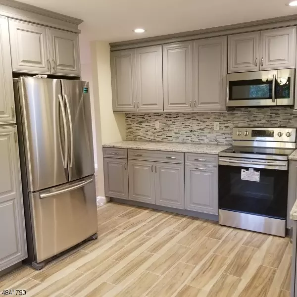 3 MORRIS RD, Hopatcong Boro, NJ 07874