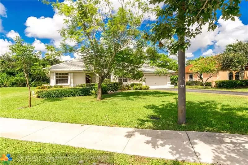 9663 Forest Ridge Cir, Davie, FL 33328