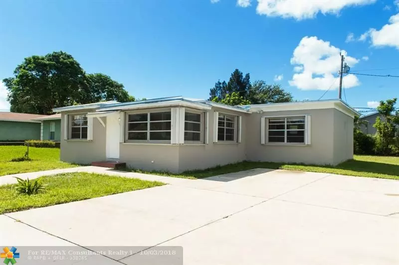 1325 W 32nd St, Riviera Beach, FL 33404