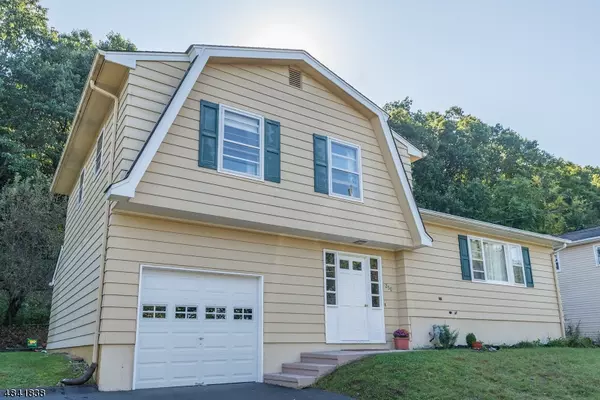 250 CRESCENT RD, Wanaque Boro, NJ 07465