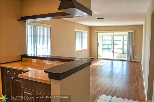 Deerfield Beach, FL 33064,3930 Crystal Lake Dr  #316