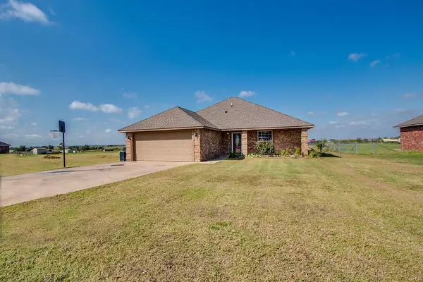 305 N Maple Avenue, Union City, OK 73090