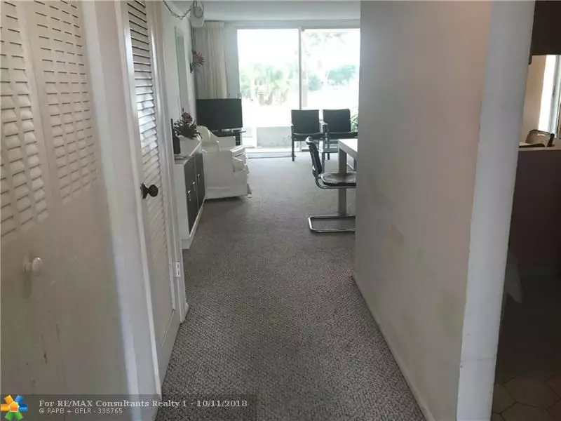 Sunrise, FL 33322,8060 Sunrise Lakes Dr  #103