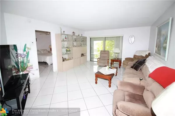 4401 NW 41st St  #403, Lauderdale Lakes, FL 33319