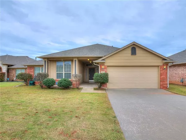 708 Ashwood Lane, Moore, OK 73160