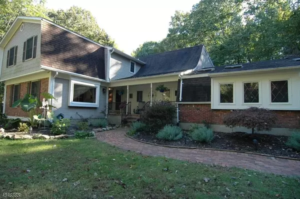 61 MOUNTAIN RD, Roxbury Twp., NJ 07852