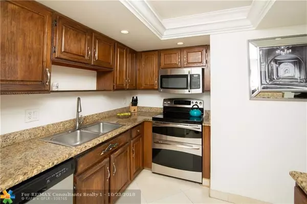 Lauderdale By The Sea, FL 33062,1800 S Ocean Blvd  #904