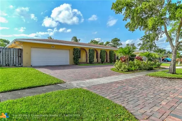 1721 SW 67th Ave, Plantation, FL 33317