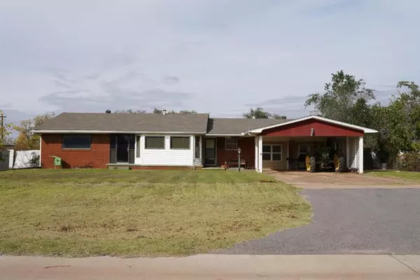 901 Main, Arapaho, OK 73620