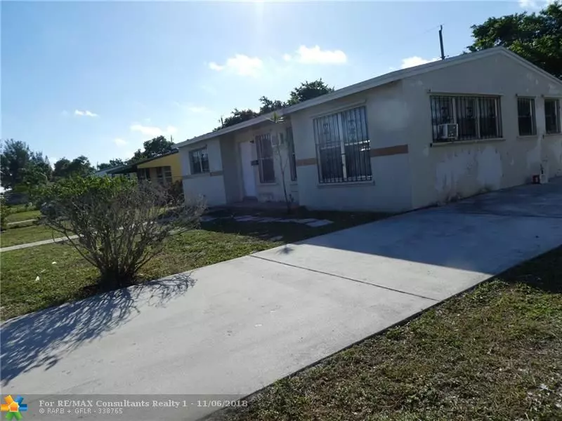 1221 W 26th St, Riviera Beach, FL 33404