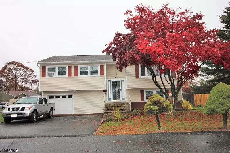 9 NORTH WAY, Hopatcong Boro, NJ 07843