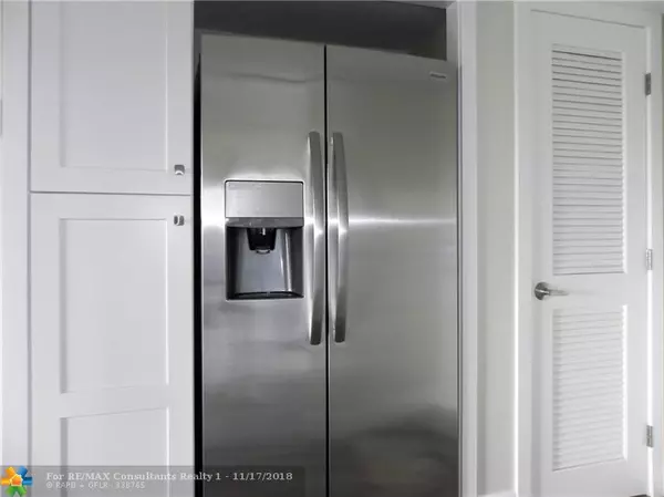 Hollywood, FL 33021,4800 Hillcrest Ln  #302