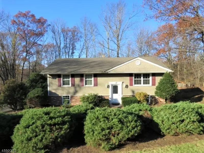 4 HILLVIEW CT, West Milford Twp., NJ 07480