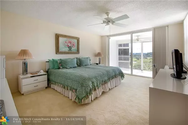 Pompano Beach, FL 33069,3507 Oaks Way  #507