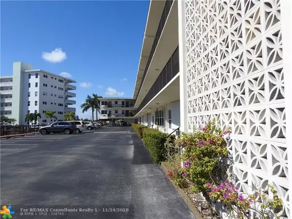 Hallandale, FL 33009,3177 S Ocean Dr  #128