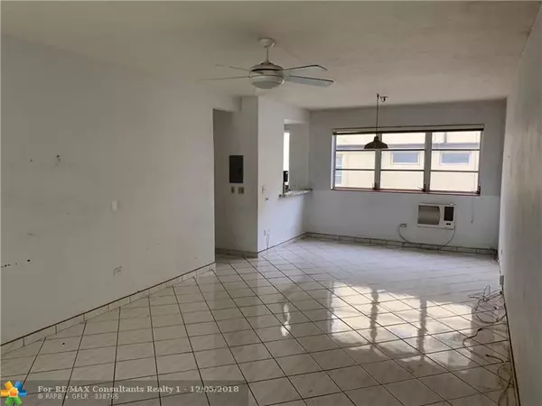 Miami Beach, FL 33140,4720 Pine Tree Dr  #5