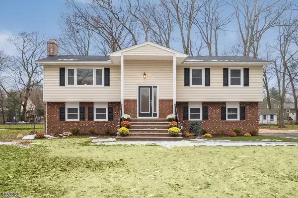 8 WHITEGATE RD, Roxbury Twp., NJ 07876