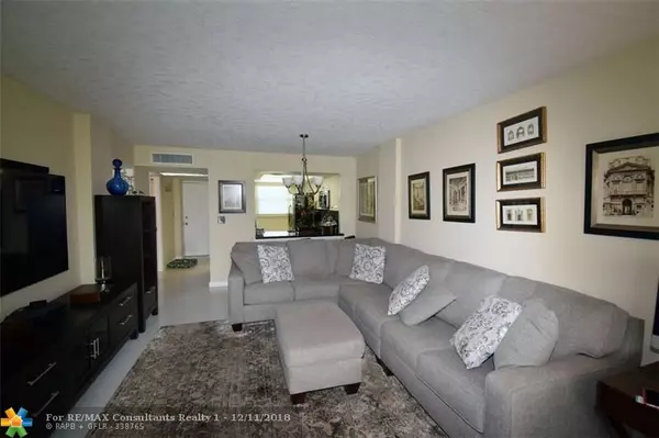 Oakland Park, FL 33309,113 Royal Park Dr  #3D