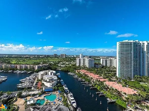 Aventura, FL 33180,19707 Turnberry Way  #24L