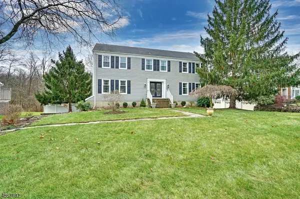 155 Cottage Pl W, Long Hill Twp., NJ 07933